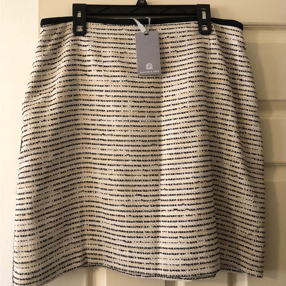 Pleated Textured A-Line Skirt in Cream and Black